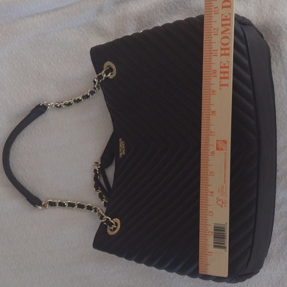 Victoria's Secret quilted Chevron bag - Picture 4 of 5